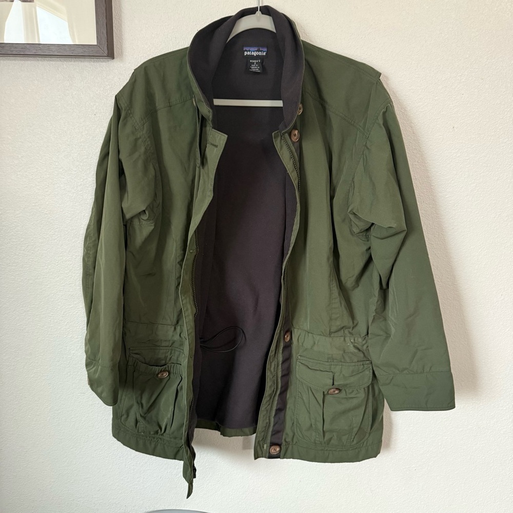 Patagonia field jacket in green with a fleece lining size: small - Picture 12 of 14